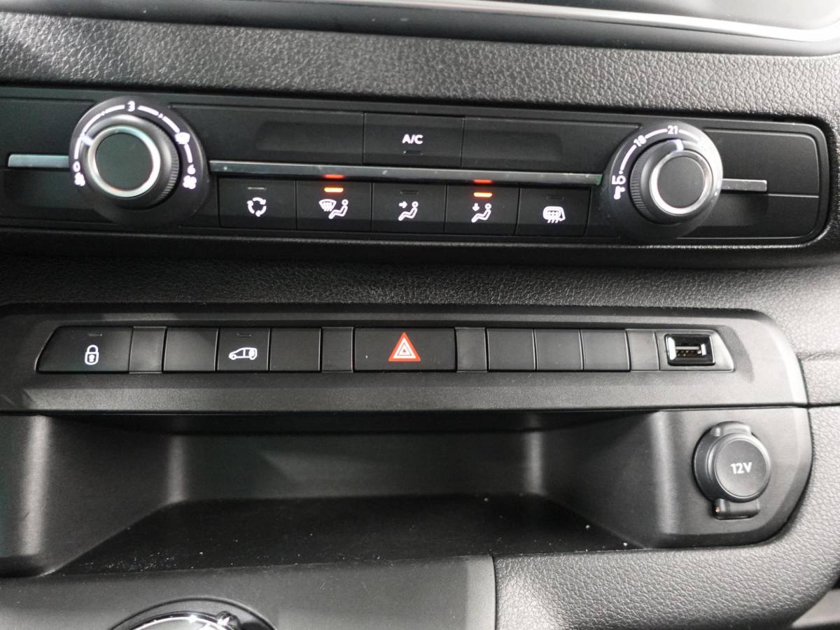 Opel Vivaro Opel Vivaro 2.0 CDTI 145 pk Automaat L2H1 Edition 3-zits Airco Navigatie Bluetooth Cruise Control Trekhaak