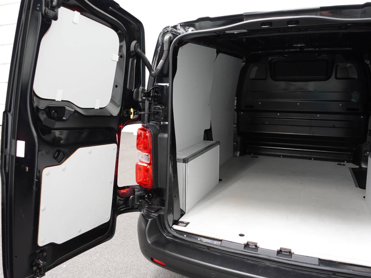 Opel Vivaro Opel Vivaro 2.0 CDTI 145 pk Automaat L2H1 Edition 3-zits Airco Navigatie Bluetooth Cruise Control Trekhaak