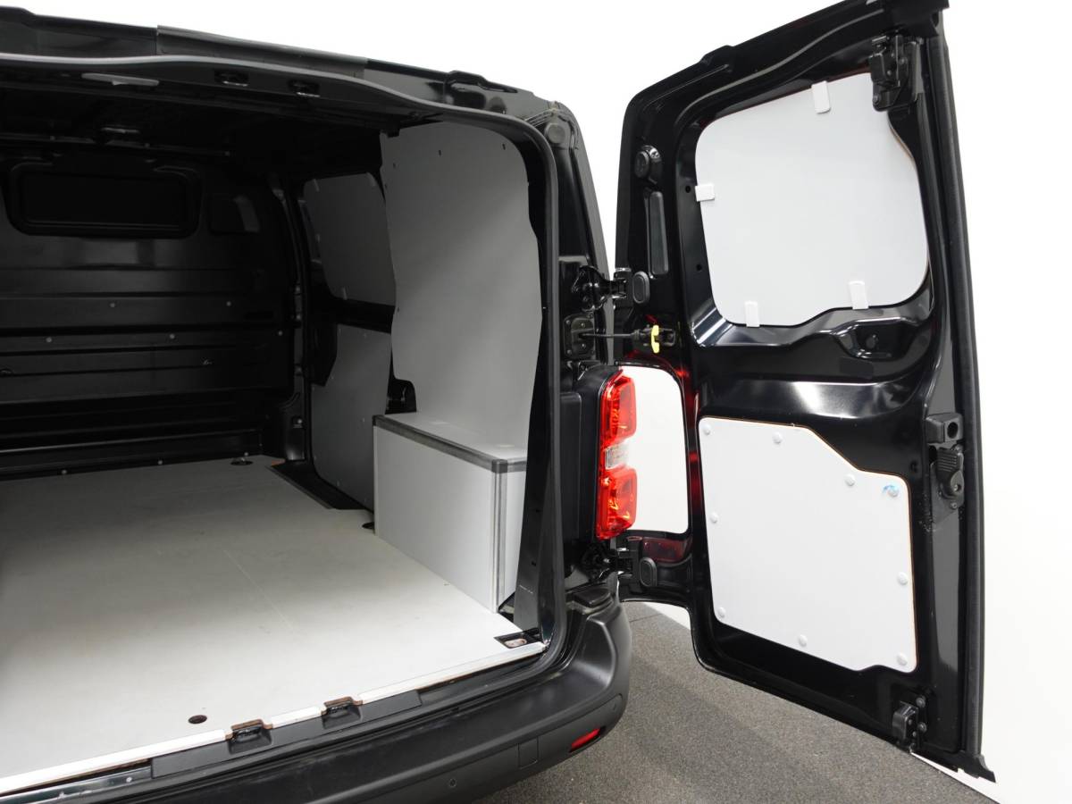 Opel Vivaro Opel Vivaro 2.0 CDTI 145 pk Automaat L2H1 Edition 3-zits Airco Navigatie Bluetooth Cruise Control Trekhaak