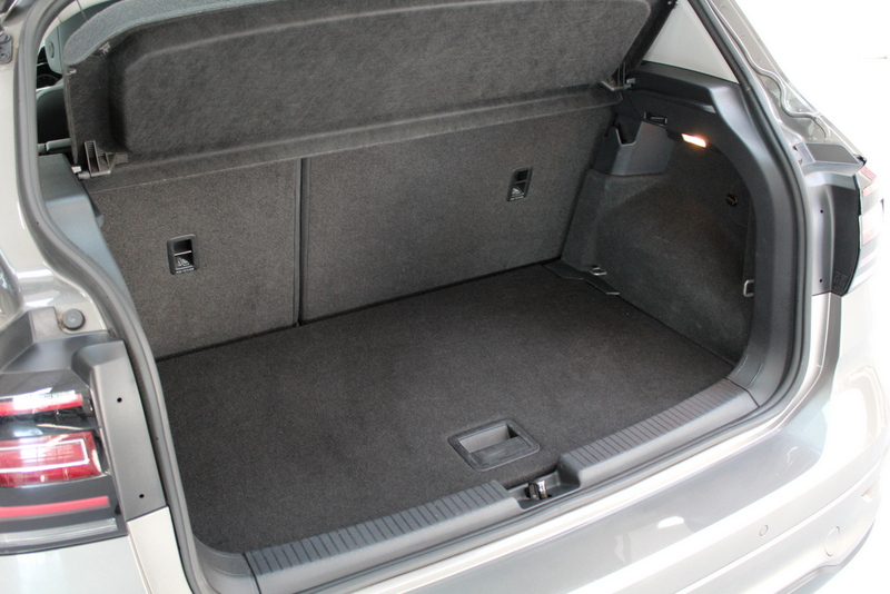 Volkswagen T-Cross Volkswagen T-Cross 1.0 TSI R-LINE 116PK, RIJKLAAR!! CAMERA | NAVI | CARPLAY | CRUISE