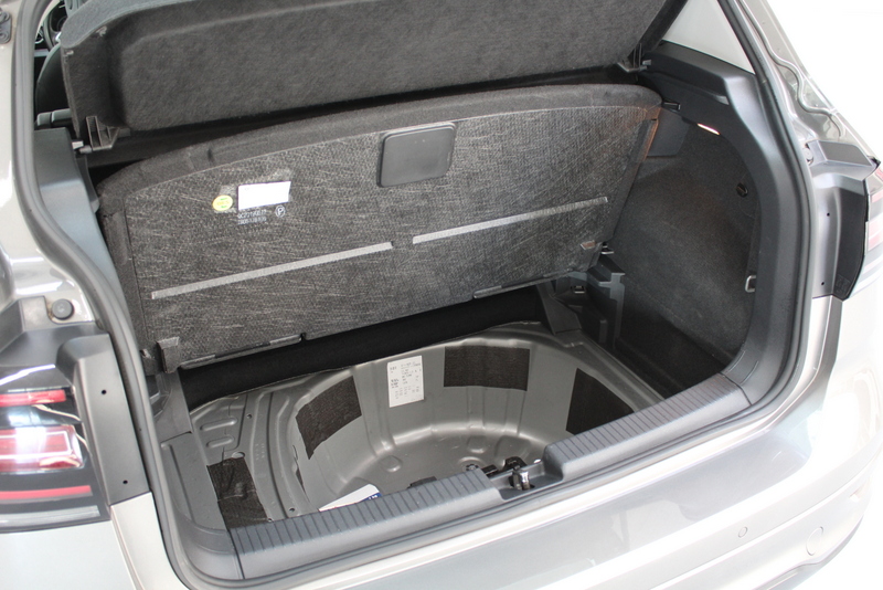 Volkswagen T-Cross Volkswagen T-Cross 1.0 TSI R-LINE 116PK, RIJKLAAR!! CAMERA | NAVI | CARPLAY | CRUISE