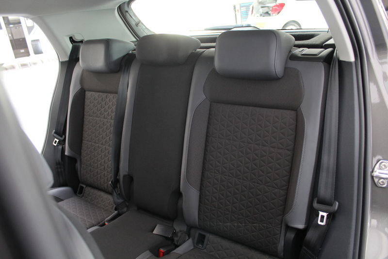 Volkswagen T-Cross Volkswagen T-Cross 1.0 TSI R-LINE 116PK, RIJKLAAR!! CAMERA | NAVI | CARPLAY | CRUISE