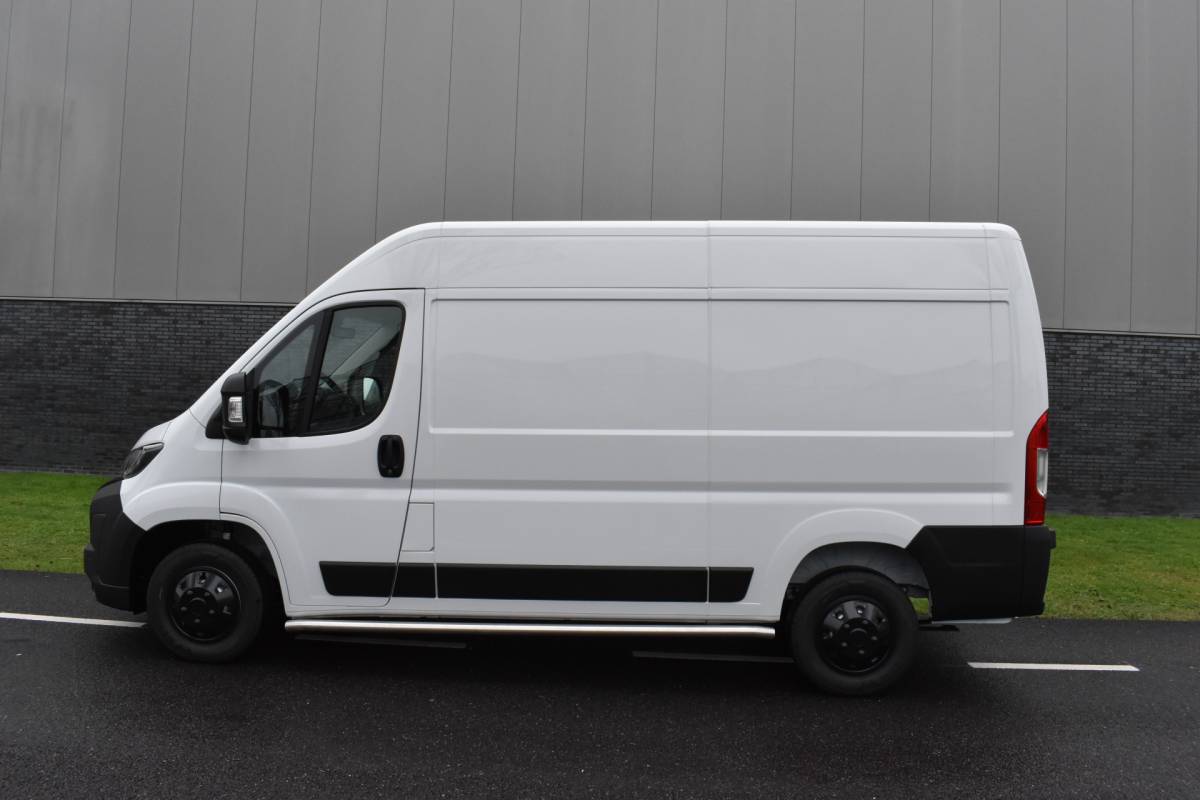 Peugeot Boxer Peugeot Boxer 2.2 BlueHDi 140 S&S L2H2 3.3t Euro 6 Nieuwe registratie 2024/ GEEN BPM/ L2H2/ achteruitrijcamera verzwaard verenpakket, pakket City plus