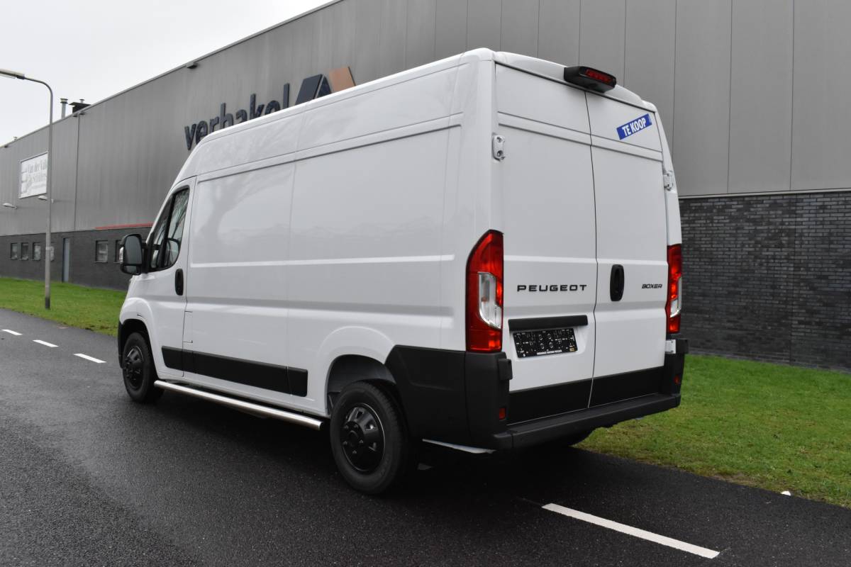 Peugeot Boxer Peugeot Boxer 2.2 BlueHDi 140 S&S L2H2 3.3t Euro 6 Nieuwe registratie 2024/ GEEN BPM/ L2H2/ achteruitrijcamera verzwaard verenpakket, pakket City plus