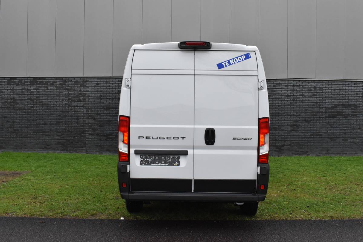 Peugeot Boxer Peugeot Boxer 2.2 BlueHDi 140 S&S L2H2 3.3t Euro 6 Nieuwe registratie 2024/ GEEN BPM/ L2H2/ achteruitrijcamera verzwaard verenpakket, pakket City plus