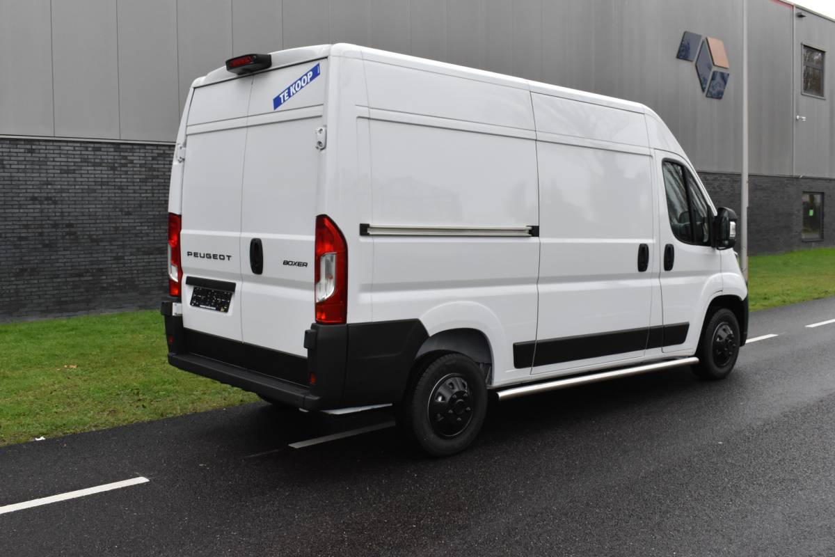 Peugeot Boxer Peugeot Boxer 2.2 BlueHDi 140 S&S L2H2 3.3t Euro 6 Nieuwe registratie 2024/ GEEN BPM/ L2H2/ achteruitrijcamera verzwaard verenpakket, pakket City plus