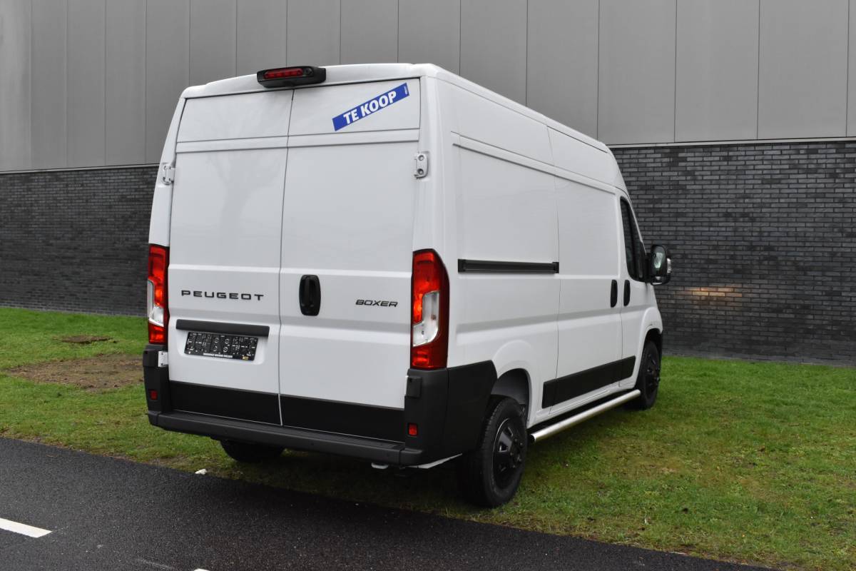 Peugeot Boxer Peugeot Boxer 2.2 BlueHDi 140 S&S L2H2 3.3t Euro 6 Nieuwe registratie 2024/ GEEN BPM/ L2H2/ achteruitrijcamera verzwaard verenpakket, pakket City plus
