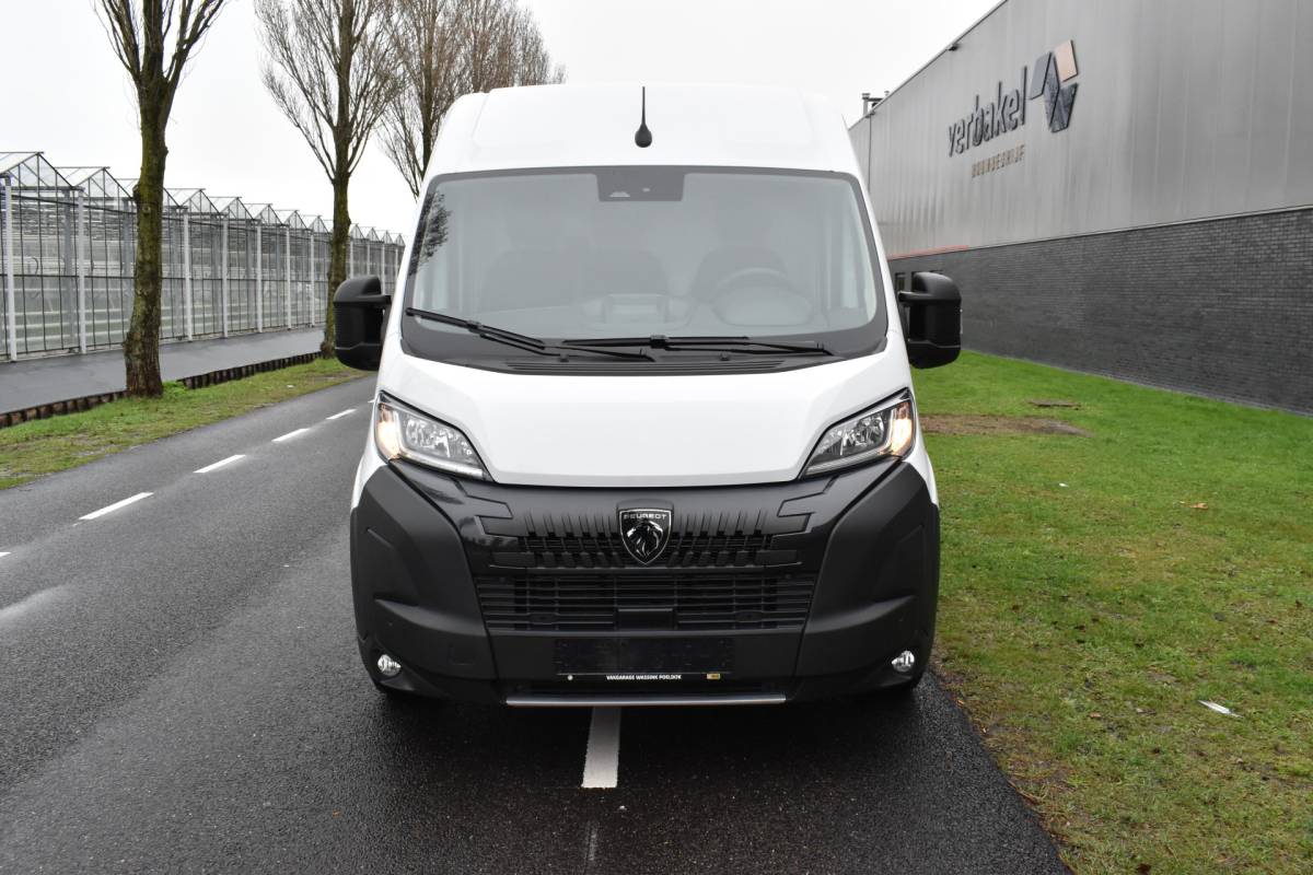 Peugeot Boxer Peugeot Boxer 2.2 BlueHDi 140 S&S L2H2 3.3t Euro 6 Nieuwe registratie 2024/ GEEN BPM/ L2H2/ achteruitrijcamera verzwaard verenpakket, pakket City plus