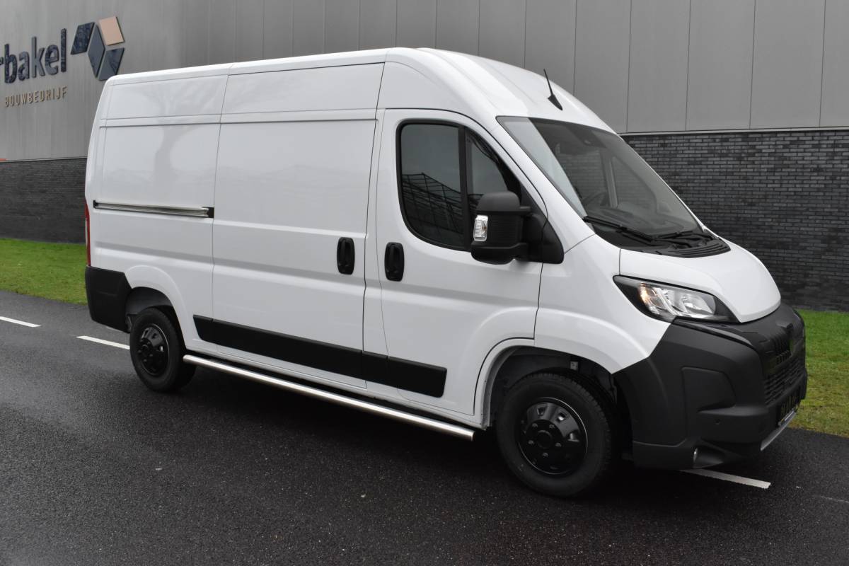 Peugeot Boxer Peugeot Boxer 2.2 BlueHDi 140 S&S L2H2 3.3t Euro 6 Nieuwe registratie 2024/ GEEN BPM/ L2H2/ achteruitrijcamera verzwaard verenpakket, pakket City plus