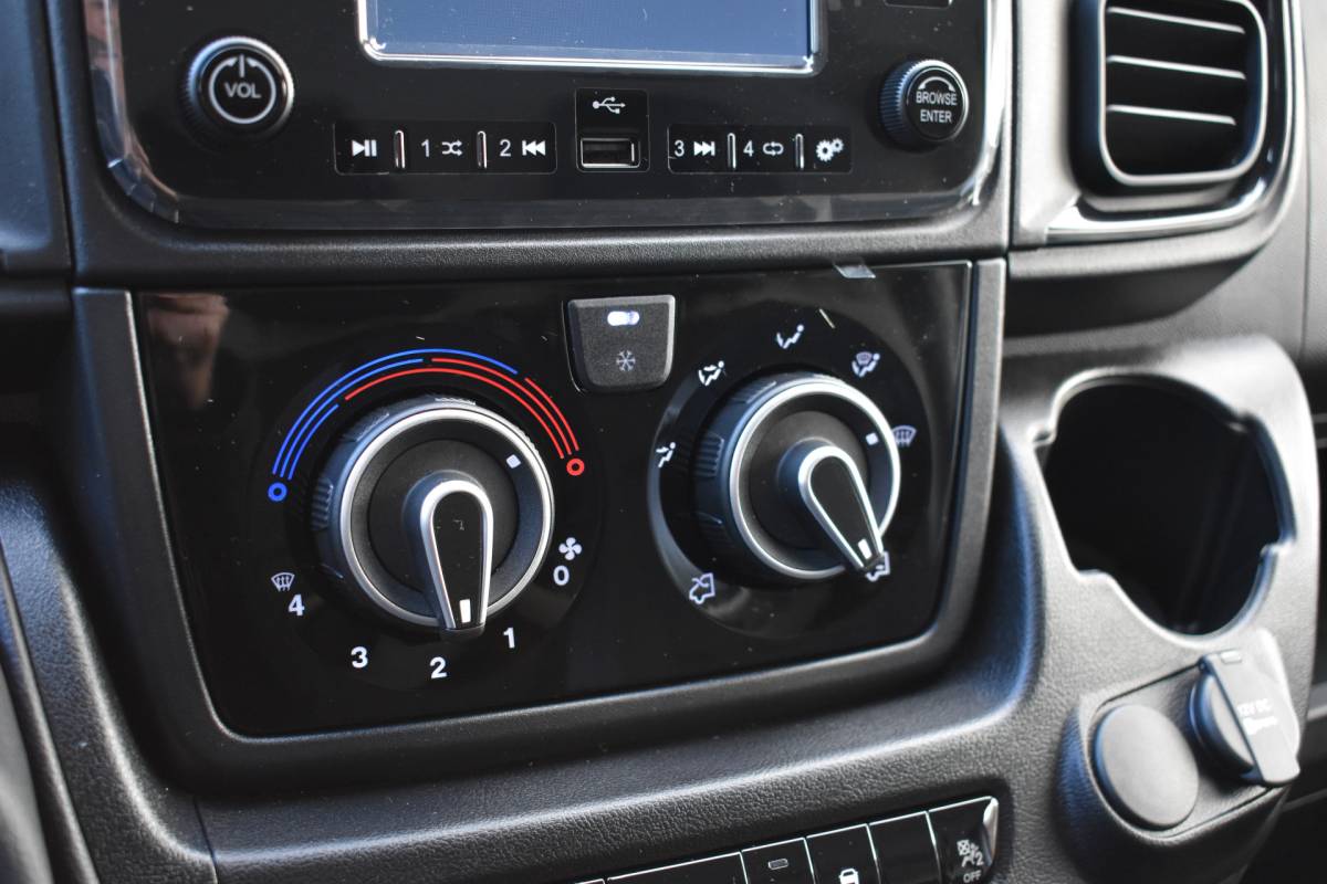 Peugeot Boxer Peugeot Boxer 2.2 BlueHDi 140 S&S L2H2 3.3t Euro 6 Nieuwe registratie 2024/ GEEN BPM/ L2H2/ achteruitrijcamera verzwaard verenpakket, pakket City plus