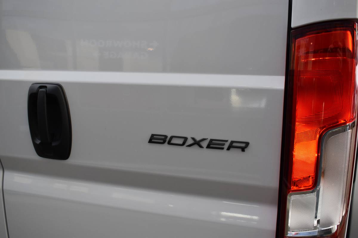 Peugeot Boxer Peugeot Boxer 2.2 BlueHDi 140 S&S L2H2 3.3t Euro 6 Nieuwe registratie 2024/ GEEN BPM/ L2H2/ achteruitrijcamera verzwaard verenpakket, pakket City plus