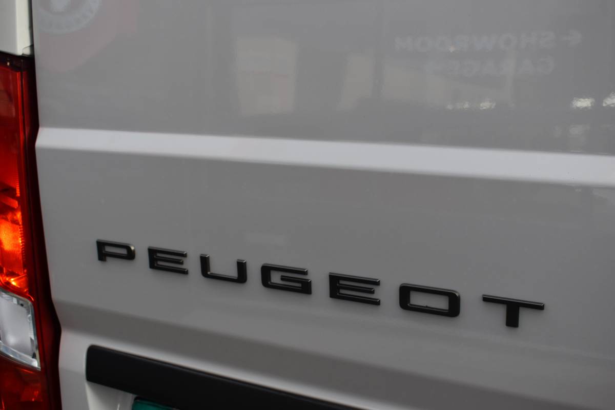 Peugeot Boxer Peugeot Boxer 2.2 BlueHDi 140 S&S L2H2 3.3t Euro 6 Nieuwe registratie 2024/ GEEN BPM/ L2H2/ achteruitrijcamera verzwaard verenpakket, pakket City plus