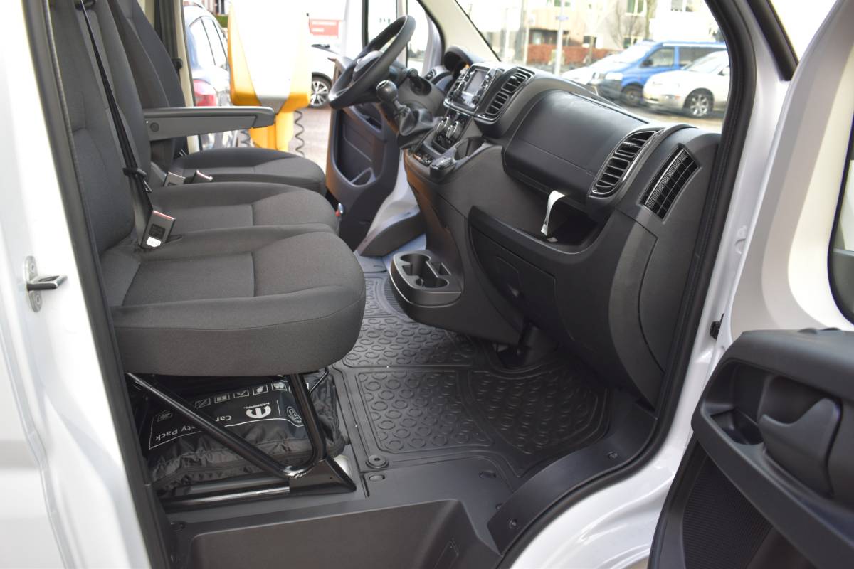 Peugeot Boxer Peugeot Boxer 2.2 BlueHDi 140 S&S L2H2 3.3t Euro 6 Nieuwe registratie 2024/ GEEN BPM/ L2H2/ achteruitrijcamera verzwaard verenpakket, pakket City plus
