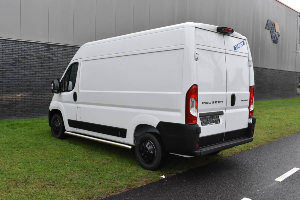 Peugeot Boxer Peugeot Boxer 2.2 BlueHDi 140 S&S L2H2 3.3t Euro 6 Nieuwe registratie 2024/ GEEN BPM/ L2H2/ achteruitrijcamera verzwaard verenpakket, pakket City plus