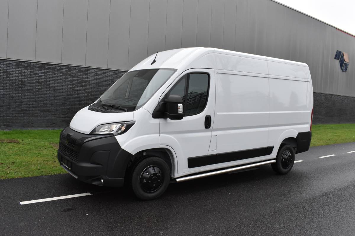 Peugeot Boxer Peugeot Boxer 2.2 BlueHDi 140 S&S L2H2 3.3t Euro 6 Nieuwe registratie 2024/ GEEN BPM/ L2H2/ achteruitrijcamera verzwaard verenpakket, pakket City plus
