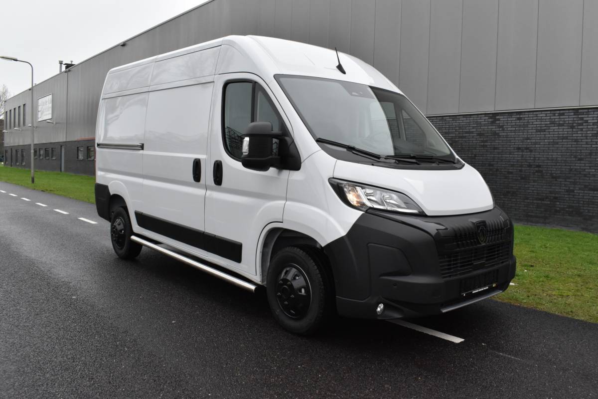 Peugeot Boxer Peugeot Boxer 2.2 BlueHDi 140 S&S L2H2 3.3t Euro 6 Nieuwe registratie 2024/ GEEN BPM/ L2H2/ achteruitrijcamera verzwaard verenpakket, pakket City plus