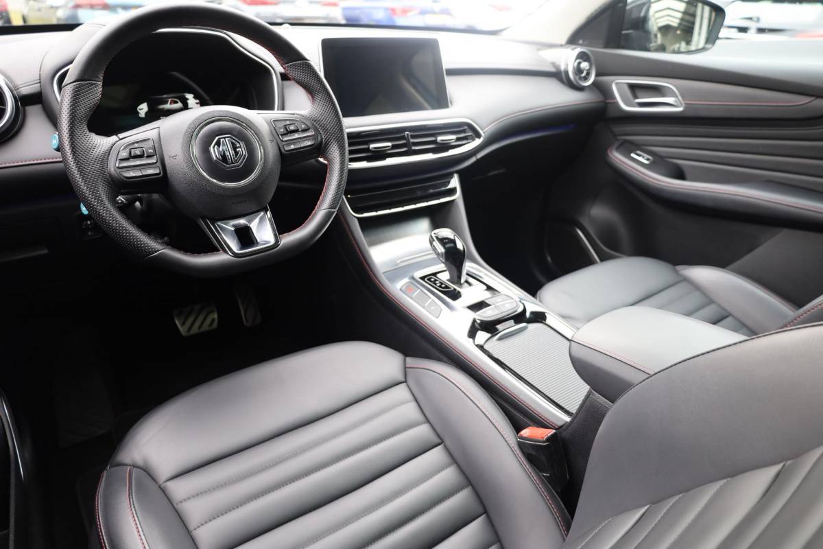 MG EHS MG EHS 1.5 TGDI Luxury PHEV Plug-in  LEER PANO 360-CAMERA DAB CARPLAY NAVI STOELVERWARMING SFEERVERLICHTING ACC 18″LMV 2xKEYLESS ELEK.ACHTERKLEP 2xPDC ENZ!