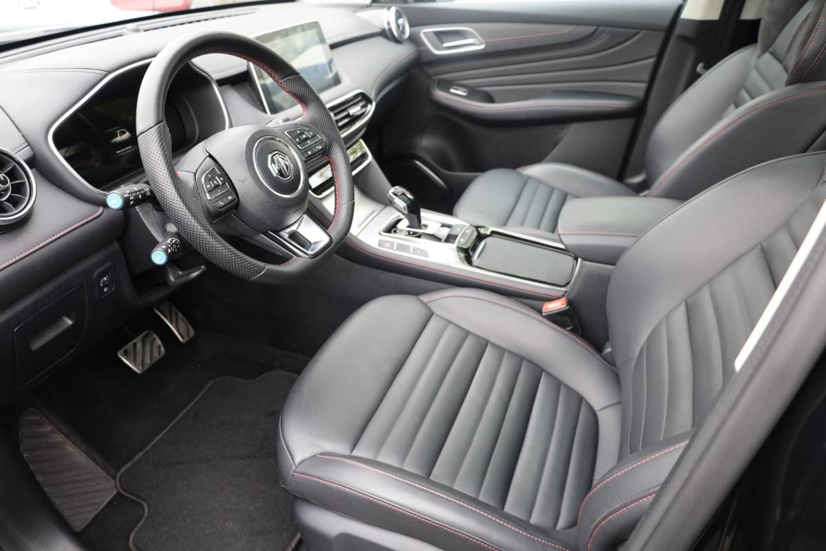 MG EHS MG EHS 1.5 TGDI Luxury PHEV Plug-in  LEER PANO 360-CAMERA DAB CARPLAY NAVI STOELVERWARMING SFEERVERLICHTING ACC 18″LMV 2xKEYLESS ELEK.ACHTERKLEP 2xPDC ENZ!