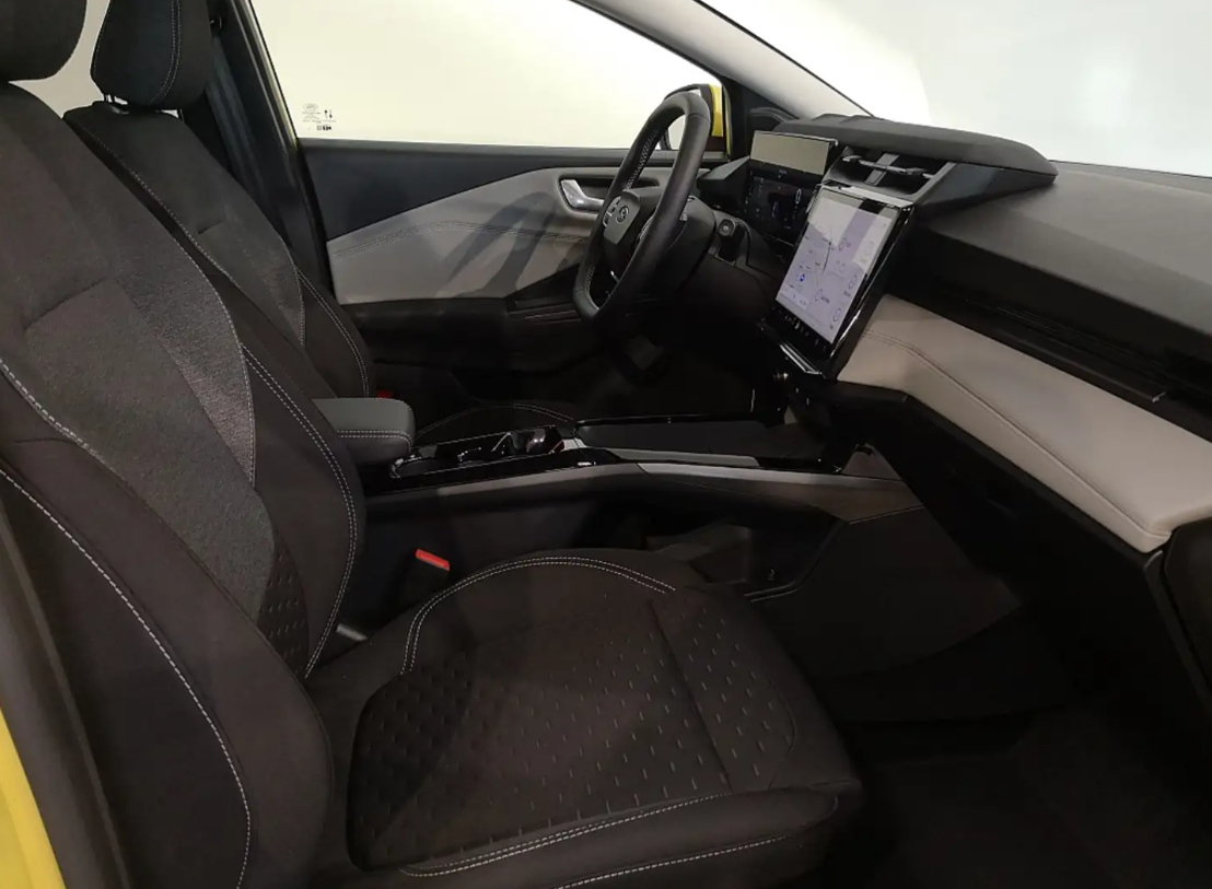 Ford Puma Gen-E Ford Puma Gen-E 44 kWh 168pk Electric Yellow | 367km Bereik (WLTP) | Achteruitrijcamera | Navigatie | Full LED | Nieuw te Bestellen incl 3.000 Ford voordeel