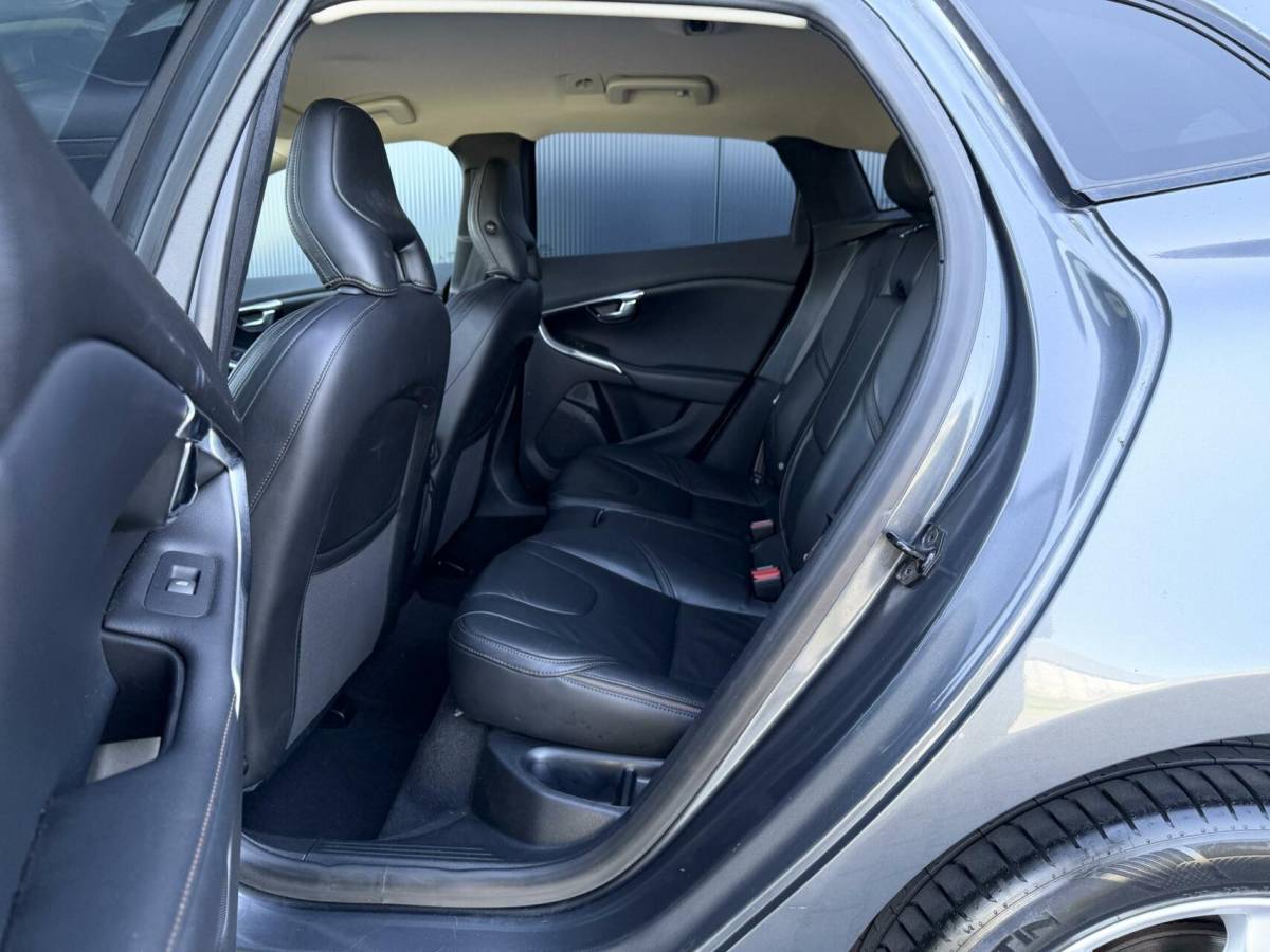 Volvo V40 Volvo V40 Cross Country 2.5 T5 AWD Summum Leder – Xenon – 5 Cilinder – Uniek