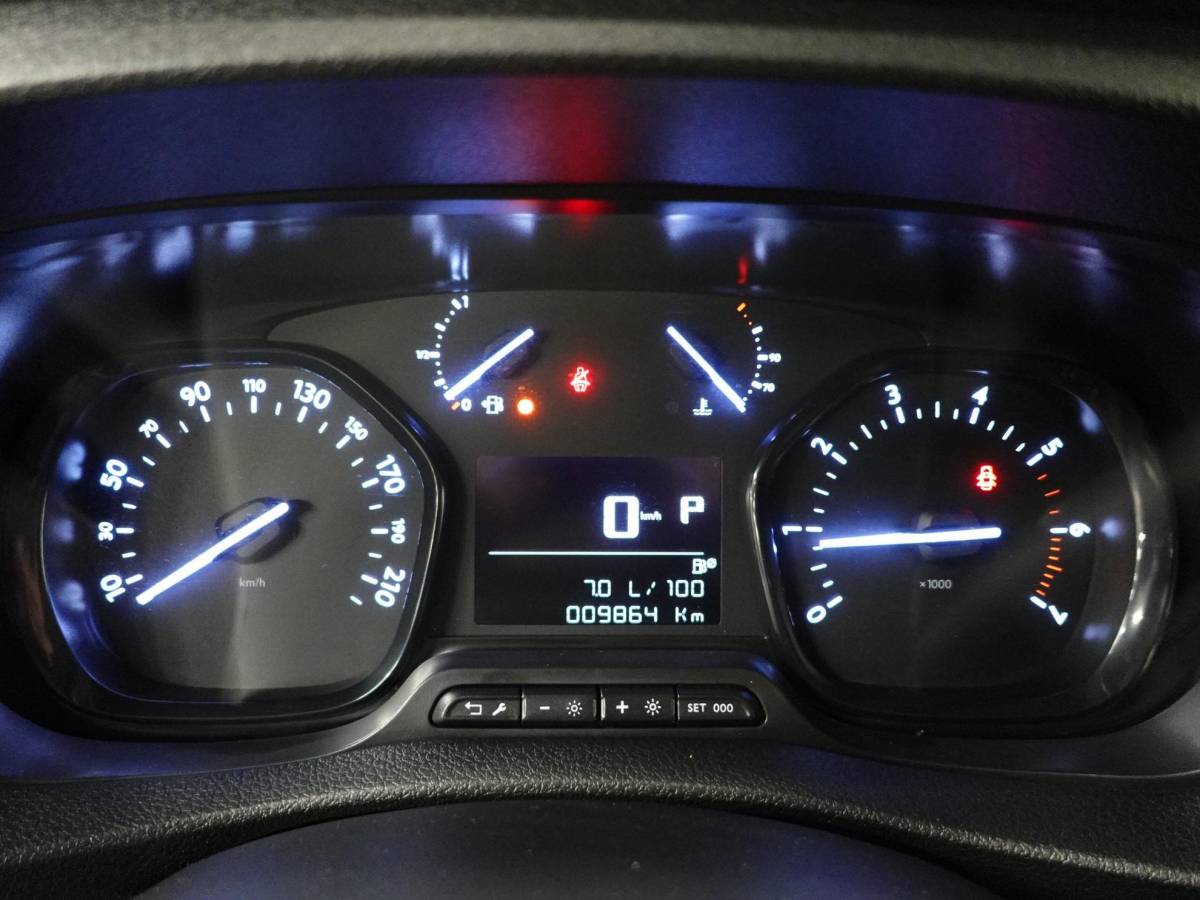 Opel Vivaro Opel Vivaro 2.0 BlueHDi 145PK L3 Automaat Navigatie Parkeersensoren Trekhaak Bluetooth