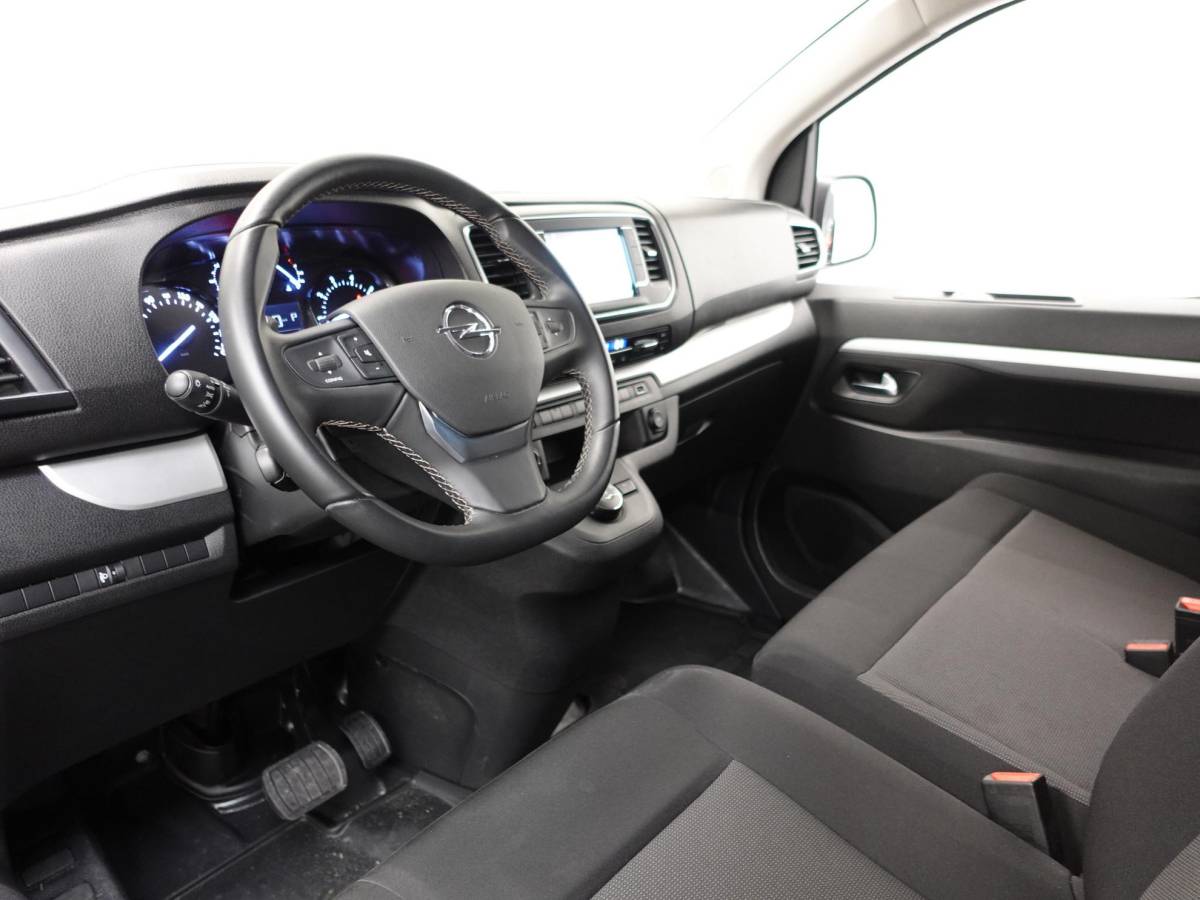 Opel Vivaro Opel Vivaro 2.0 BlueHDi 145PK L3 Automaat Navigatie Parkeersensoren Trekhaak Bluetooth