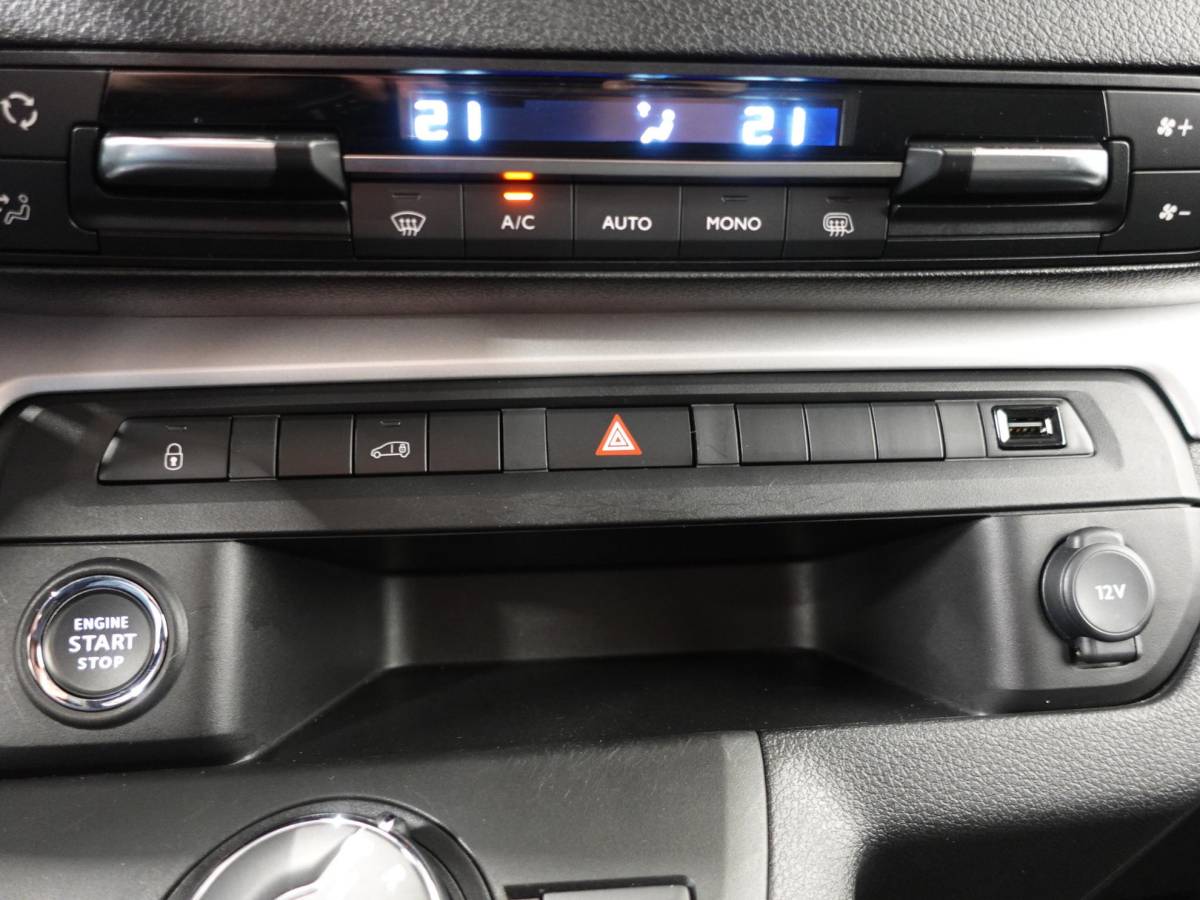 Opel Vivaro Opel Vivaro 2.0 BlueHDi 145PK L3 Automaat Navigatie Parkeersensoren Trekhaak Bluetooth