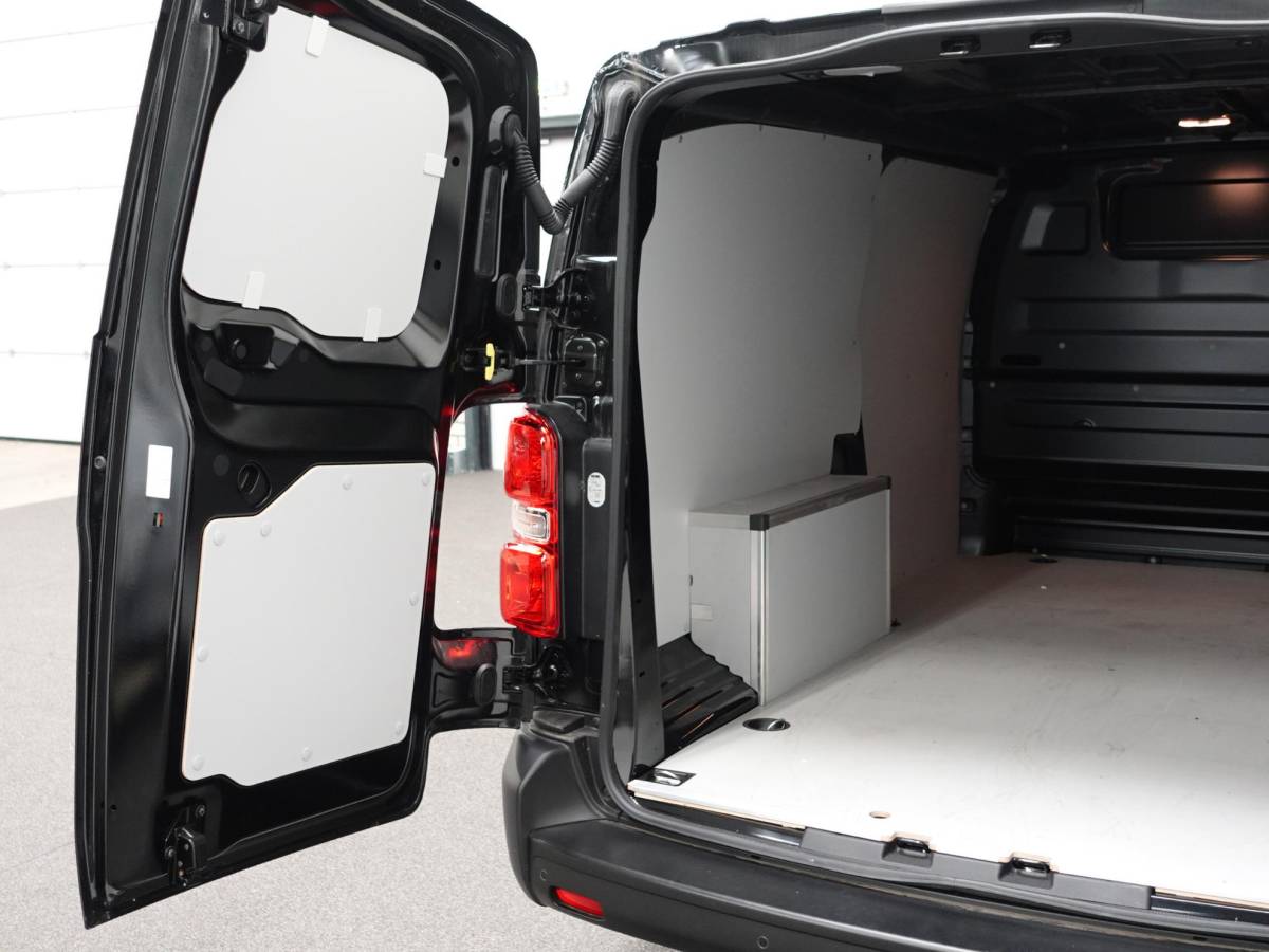 Opel Vivaro Opel Vivaro 2.0 BlueHDi 145PK L3 Automaat Navigatie Parkeersensoren Trekhaak Bluetooth