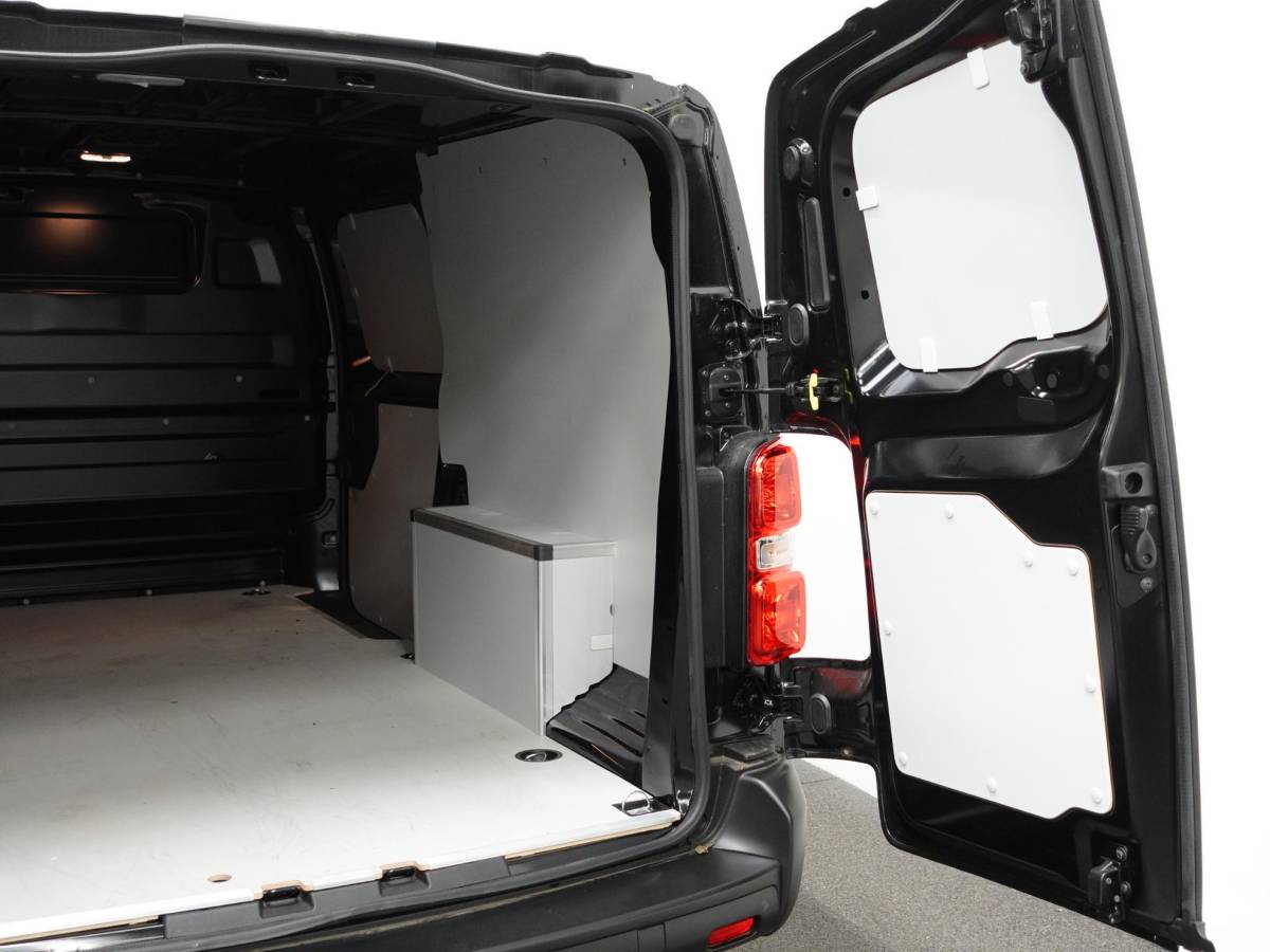 Opel Vivaro Opel Vivaro 2.0 BlueHDi 145PK L3 Automaat Navigatie Parkeersensoren Trekhaak Bluetooth