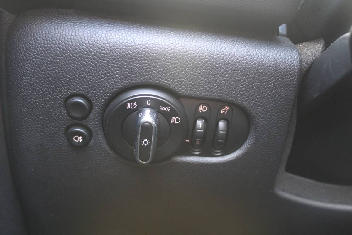 MINI Cooper Cabrio MINI Cabrio 1.5 Cooper Rockingham GT Edition Stuur – en stoelverwarming l Head-up display l Lendesteun verstelbaar l Premium pakket l Keyless entry VDL auto