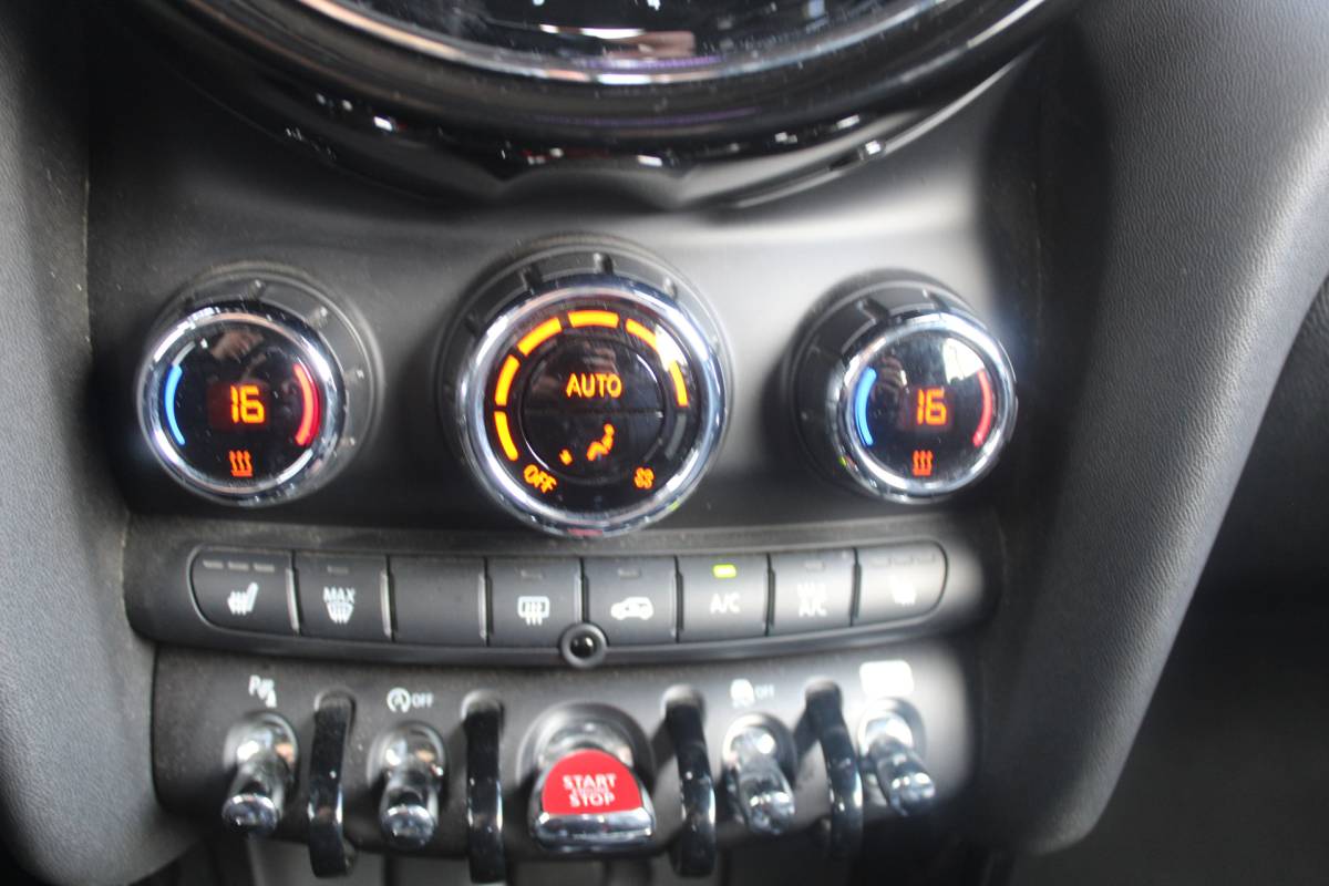 MINI Cooper Cabrio MINI Cabrio 1.5 Cooper Rockingham GT Edition Stuur – en stoelverwarming l Head-up display l Lendesteun verstelbaar l Premium pakket l Keyless entry VDL auto