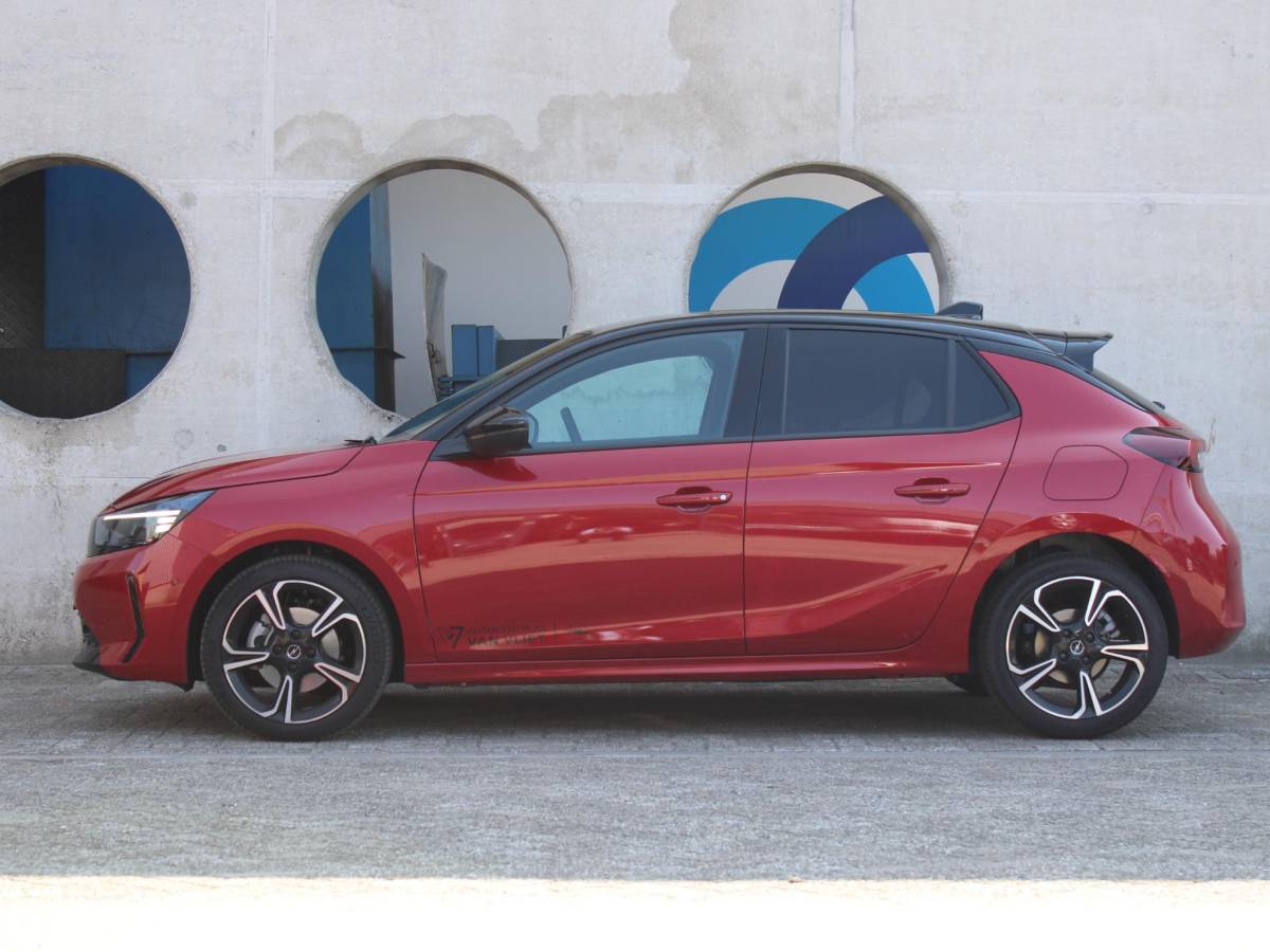 Opel Corsa Opel Corsa 1.2 Turbo Hybrid GS AUTOMAAT | NAVIGATIE | CARPLAY | ACHTERUITRIJCAMERA MET SENSOREN |