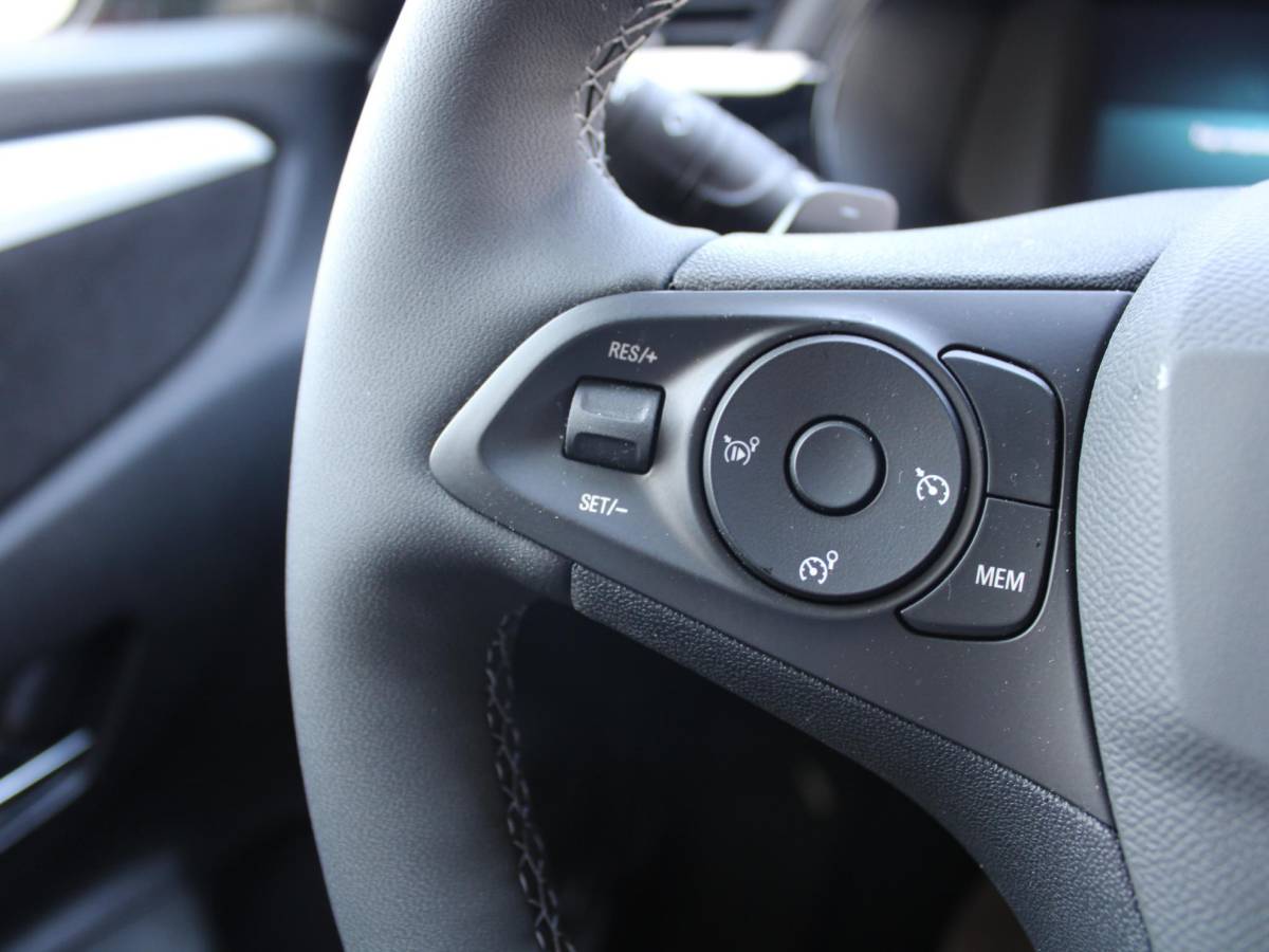 Opel Corsa Opel Corsa 1.2 Turbo Hybrid GS AUTOMAAT | NAVIGATIE | CARPLAY | ACHTERUITRIJCAMERA MET SENSOREN |