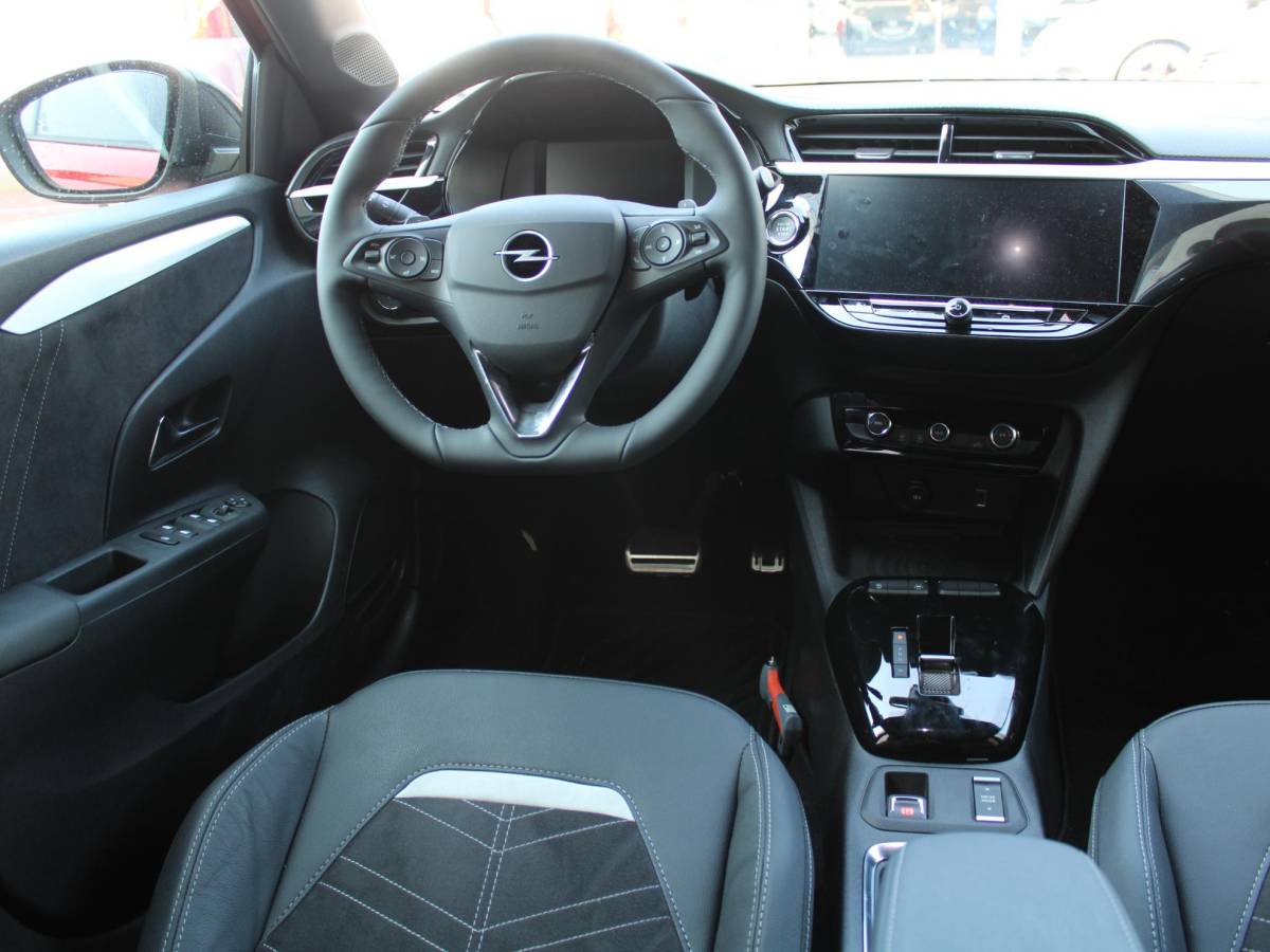 Opel Corsa Opel Corsa 1.2 Turbo Hybrid GS AUTOMAAT | NAVIGATIE | CARPLAY | ACHTERUITRIJCAMERA MET SENSOREN |