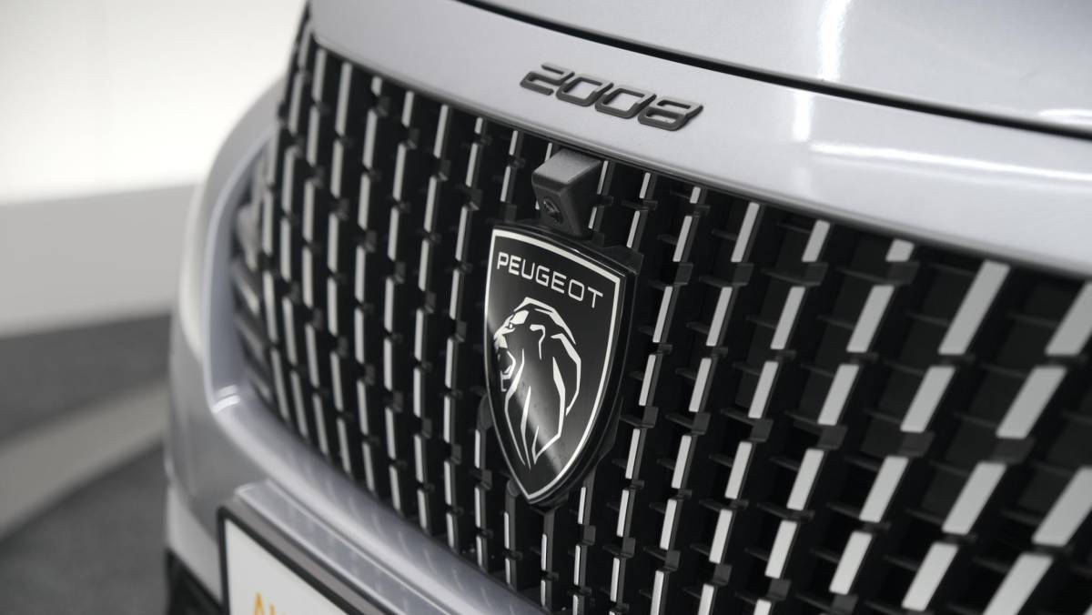 Peugeot 2008 Peugeot 2008 PureTech 130 EAT8 GT | 360 Camera | Adaptieve Cruise Control | Dodehoekdetectie | Apple Carplay