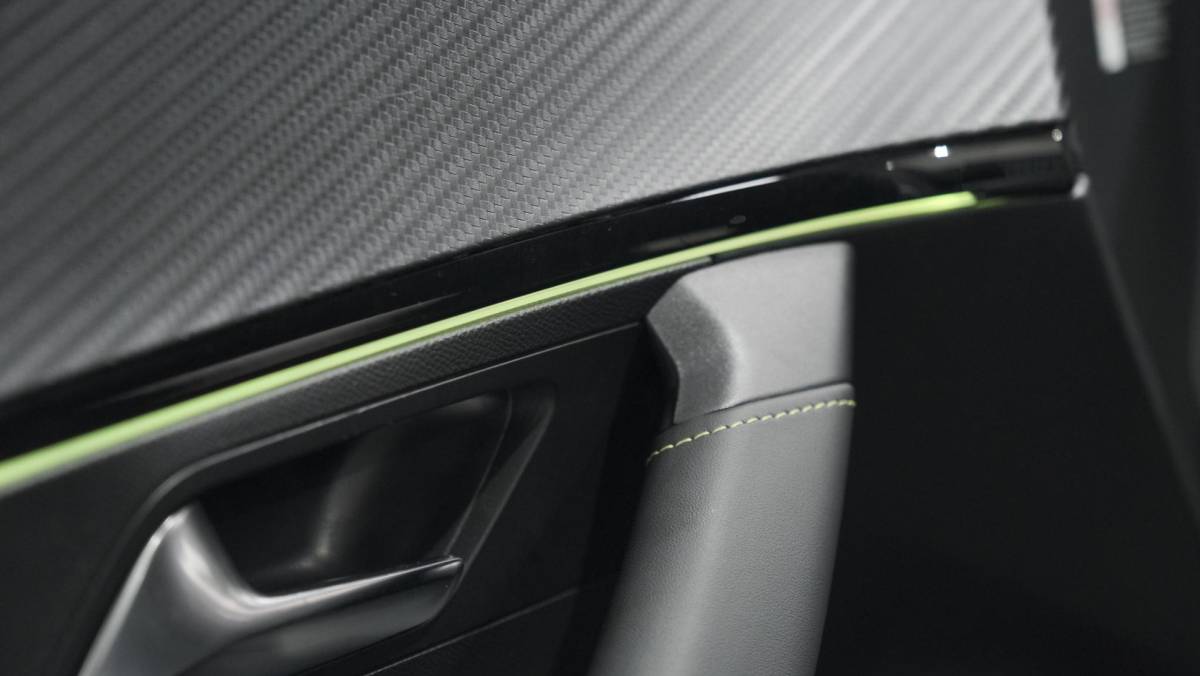 Peugeot 2008 Peugeot 2008 PureTech 130 EAT8 GT | 360 Camera | Adaptieve Cruise Control | Dodehoekdetectie | Apple Carplay