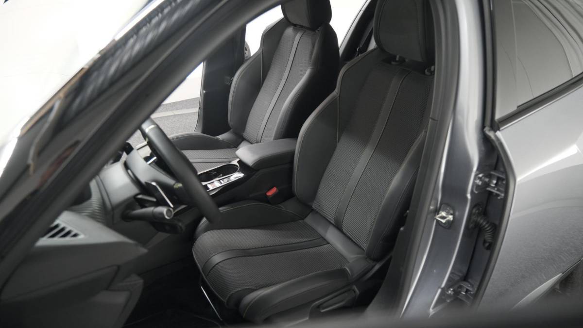 Peugeot 2008 Peugeot 2008 PureTech 130 EAT8 GT | 360 Camera | Adaptieve Cruise Control | Dodehoekdetectie | Apple Carplay