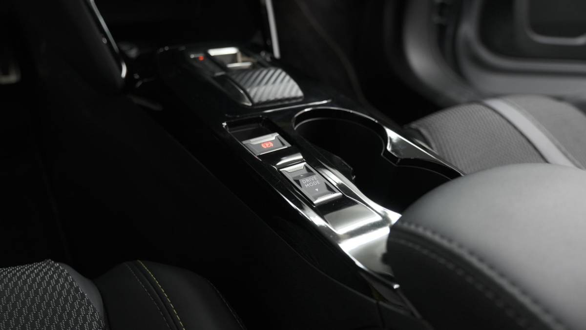 Peugeot 2008 Peugeot 2008 PureTech 130 EAT8 GT | 360 Camera | Adaptieve Cruise Control | Dodehoekdetectie | Apple Carplay