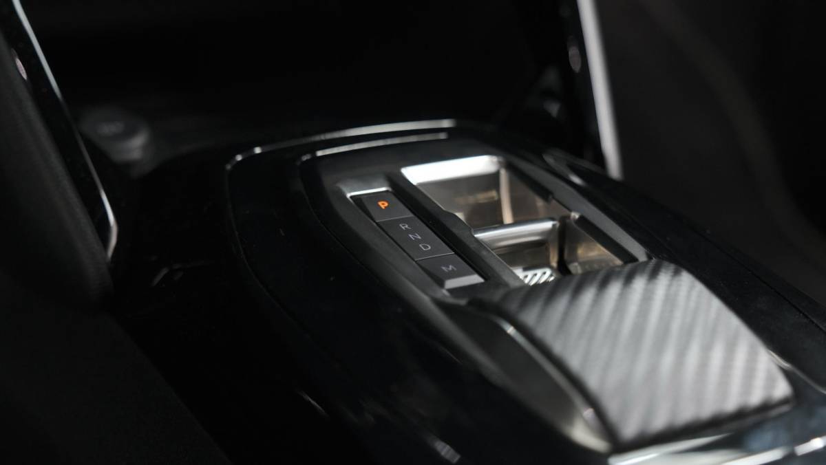 Peugeot 2008 Peugeot 2008 PureTech 130 EAT8 GT | 360 Camera | Adaptieve Cruise Control | Dodehoekdetectie | Apple Carplay