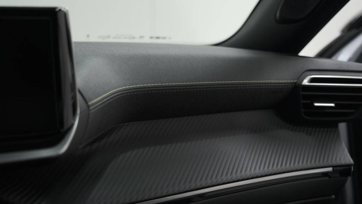 Peugeot 2008 Peugeot 2008 PureTech 130 EAT8 GT | 360 Camera | Adaptieve Cruise Control | Dodehoekdetectie | Apple Carplay