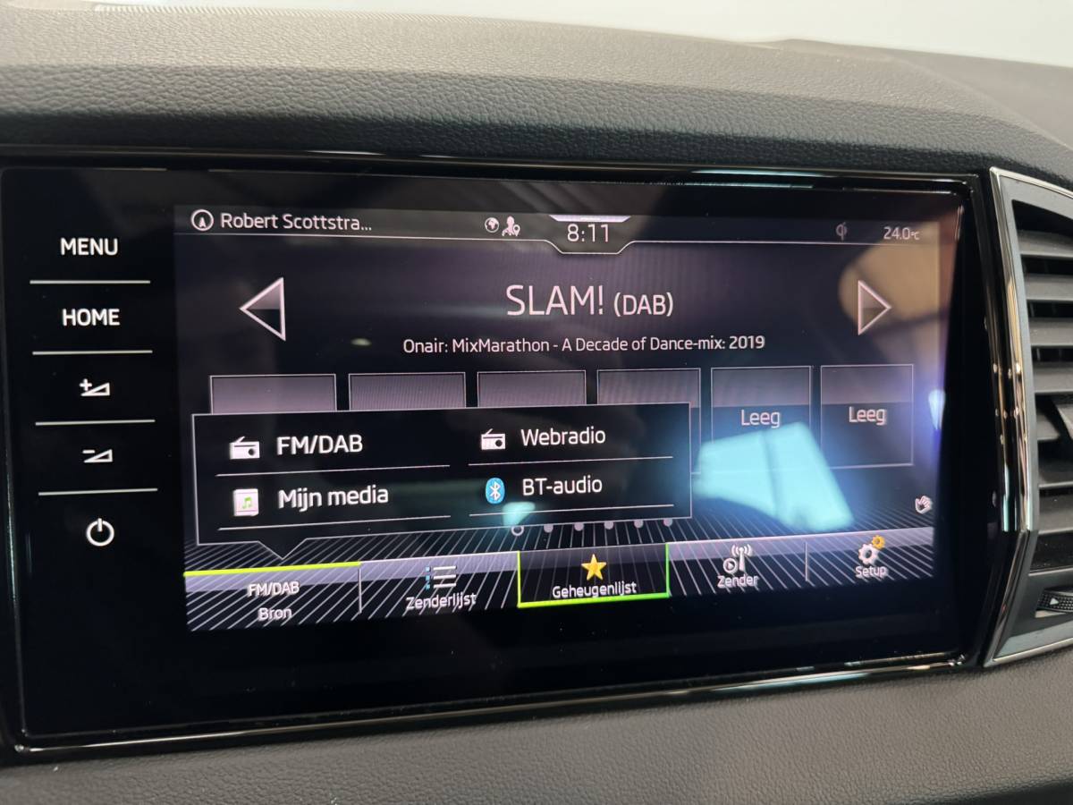 Škoda Karoq ŠKODA Karoq 1.5 TSI ACT Business Edition Plus Airco ECC | Panorama | Trekhaak | Camera | LED | Cruise Control | Canton Audio | Isofix | NAP