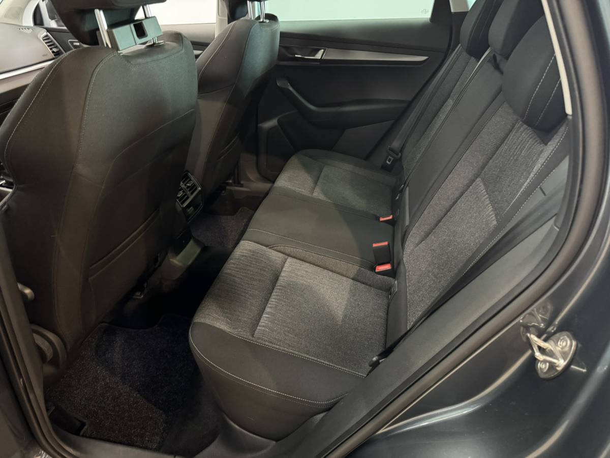 Škoda Karoq ŠKODA Karoq 1.5 TSI ACT Business Edition Plus Airco ECC | Panorama | Trekhaak | Camera | LED | Cruise Control | Canton Audio | Isofix | NAP