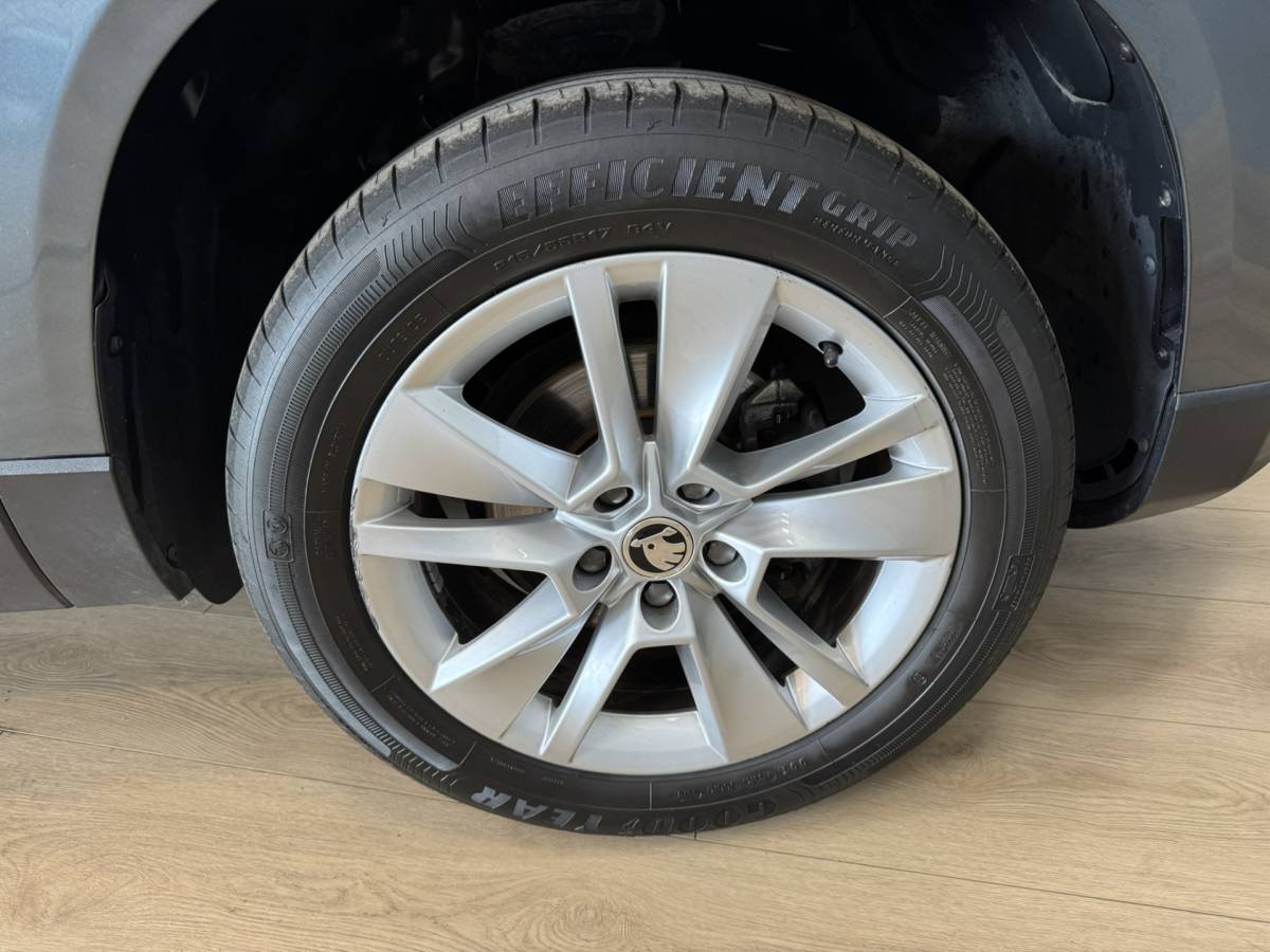 Škoda Karoq ŠKODA Karoq 1.5 TSI ACT Business Edition Plus Airco ECC | Panorama | Trekhaak | Camera | LED | Cruise Control | Canton Audio | Isofix | NAP