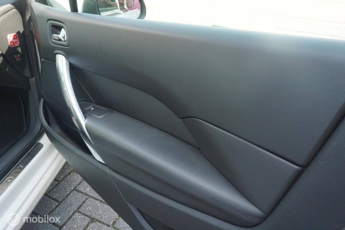 Peugeot 308 Peugeot 308 CC 1.6 THP Roland Garros