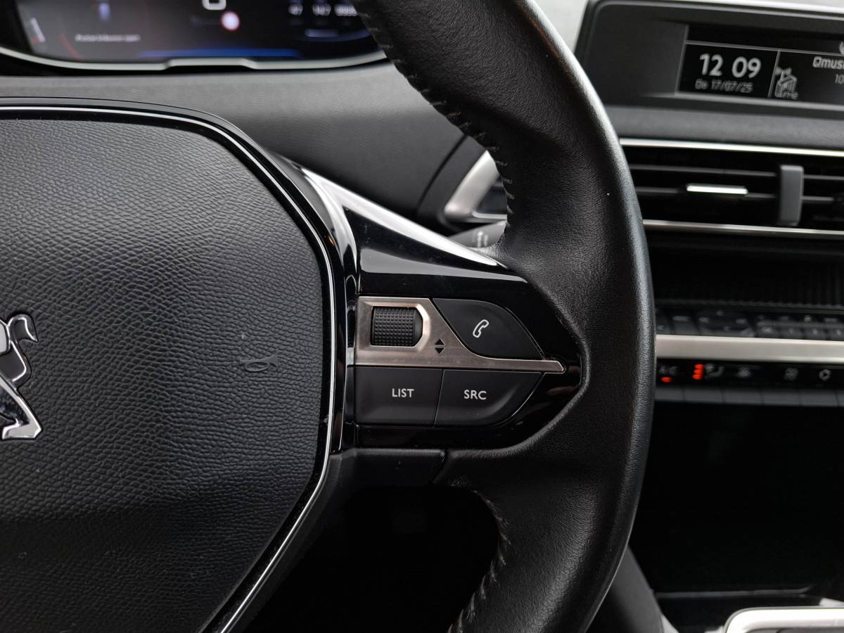 Peugeot 3008 Peugeot 3008 1.2 PureTech Access VIRTUAL COCKPIT LED CRUISE AIRCO TREKHAAK