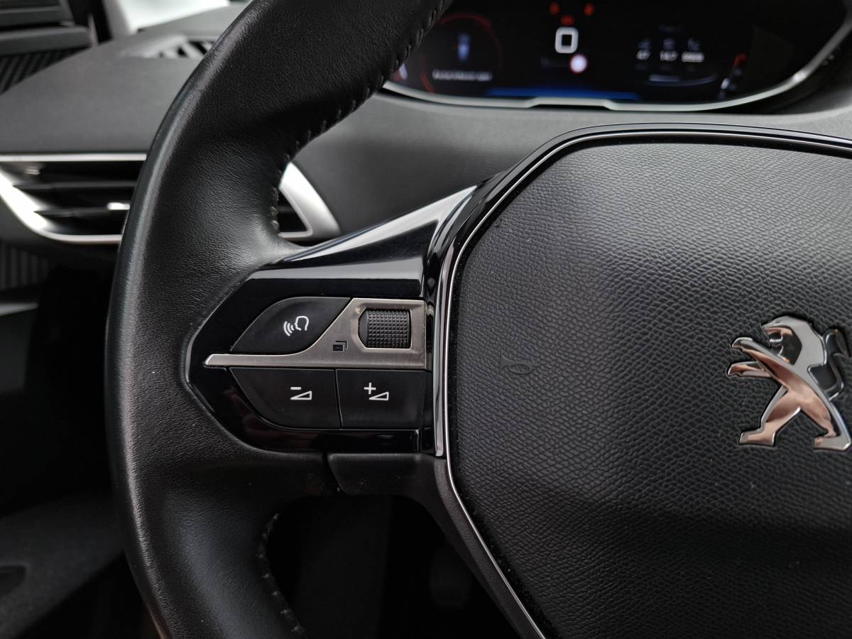 Peugeot 3008 Peugeot 3008 1.2 PureTech Access VIRTUAL COCKPIT LED CRUISE AIRCO TREKHAAK