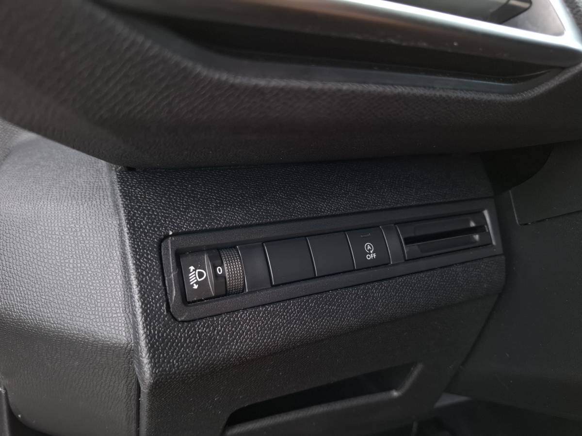 Peugeot 3008 Peugeot 3008 1.2 PureTech Access VIRTUAL COCKPIT LED CRUISE AIRCO TREKHAAK