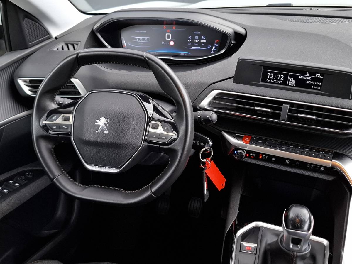 Peugeot 3008 Peugeot 3008 1.2 PureTech Access VIRTUAL COCKPIT LED CRUISE AIRCO TREKHAAK