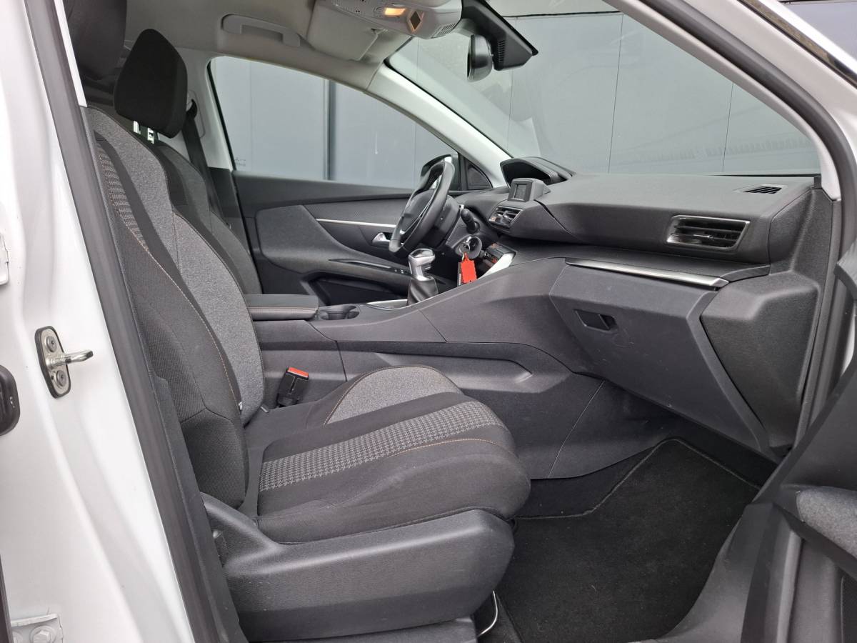 Peugeot 3008 Peugeot 3008 1.2 PureTech Access VIRTUAL COCKPIT LED CRUISE AIRCO TREKHAAK
