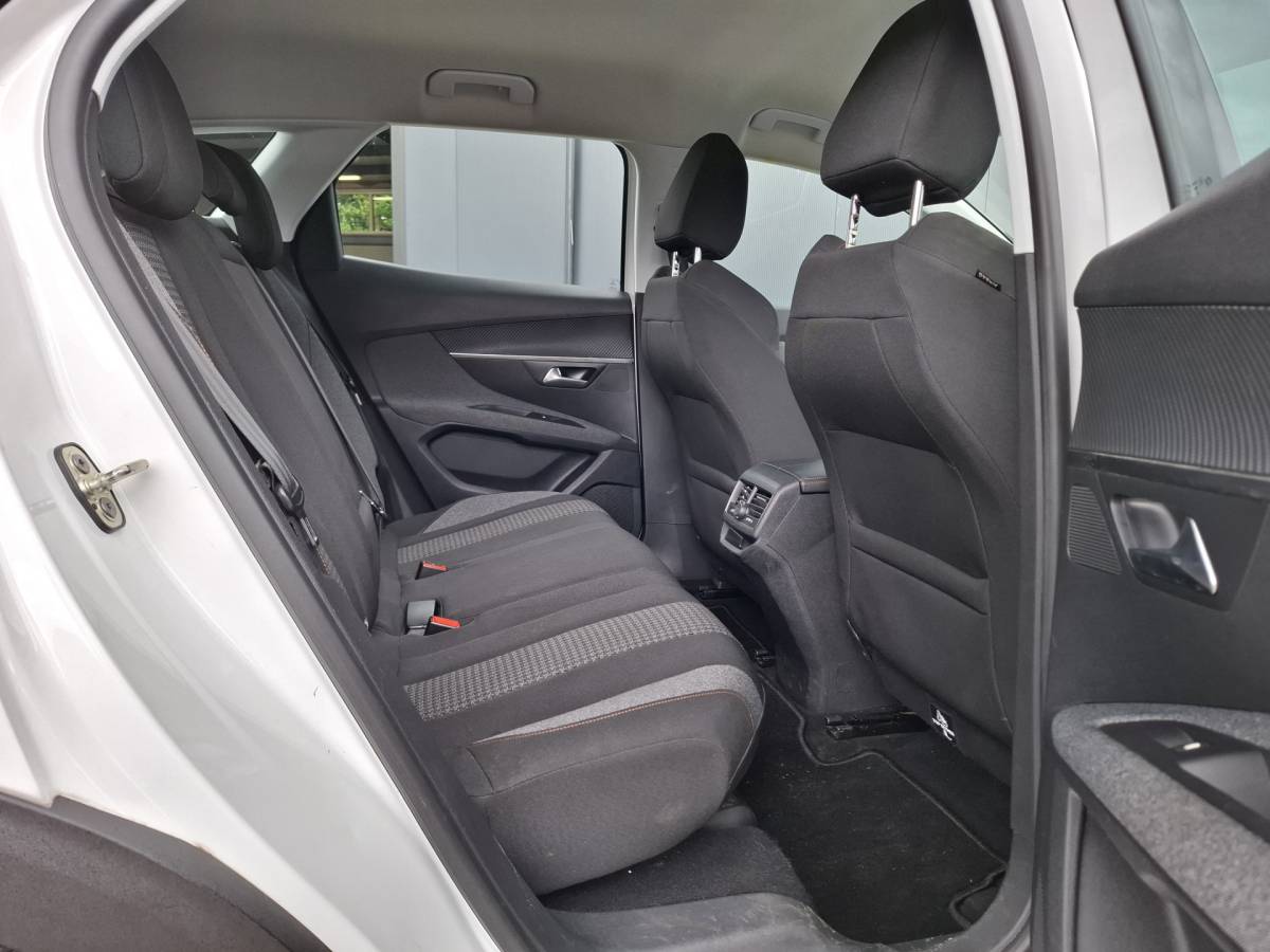 Peugeot 3008 Peugeot 3008 1.2 PureTech Access VIRTUAL COCKPIT LED CRUISE AIRCO TREKHAAK